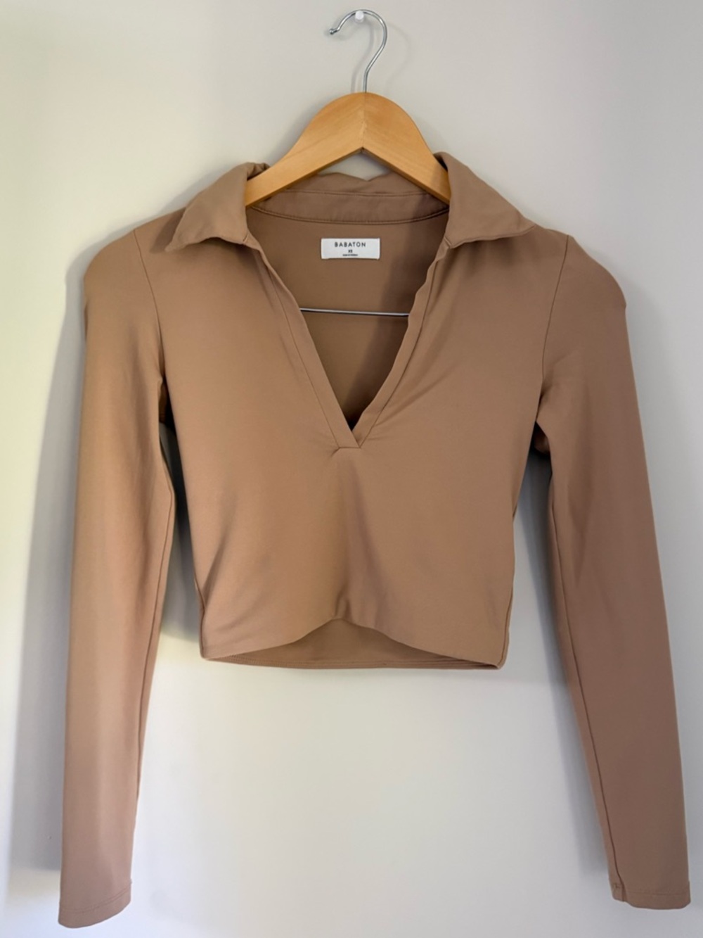 BABATON ARITZIA Collared V Neck Crop Top Long Sleeve Taupe Tan Size XS GUC - Picture 4 of 13